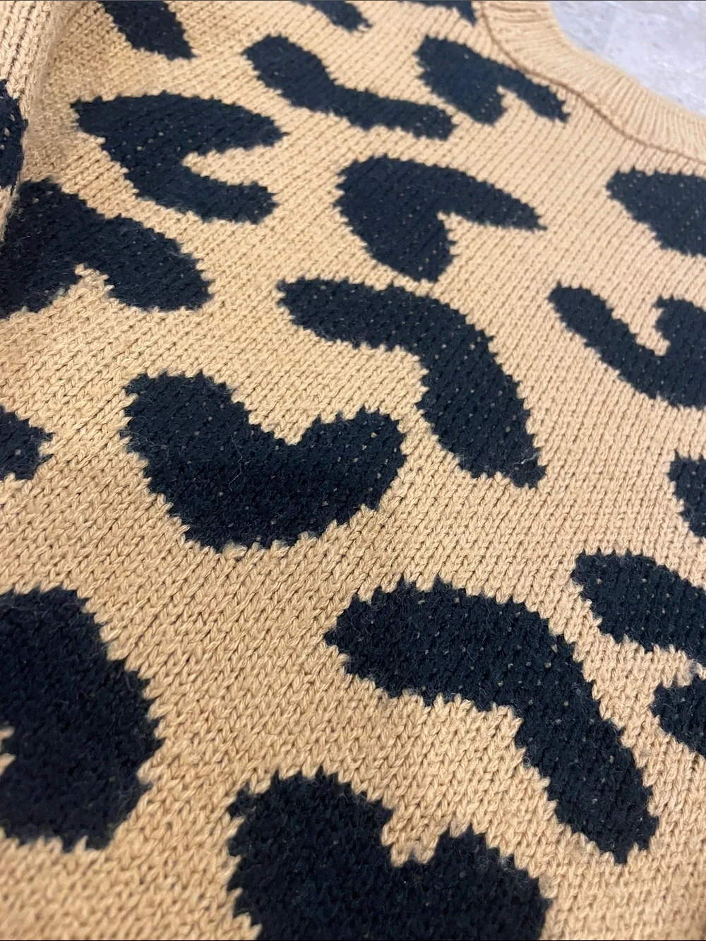Cozy Fall girls size 5 Camel Black Leopard Knit Sweater